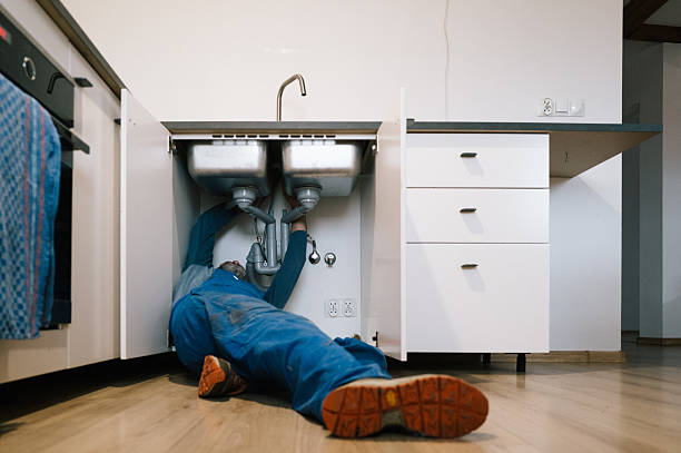 Professional Emergency Plumber technician working in Port Neches, TX